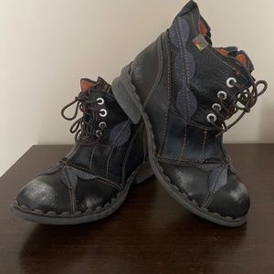 Black/brown washed layered leather duck boots by Ma EYES.